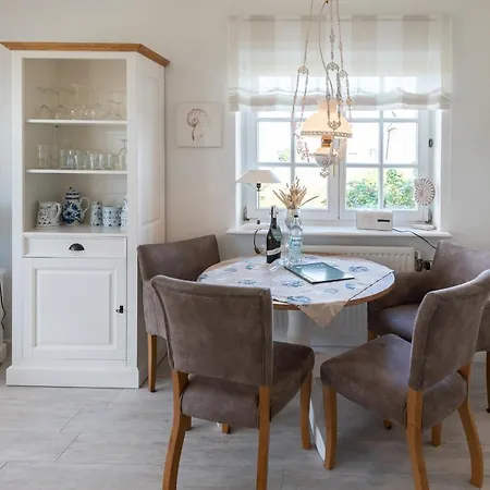 Lh Arnika, Hausteil 4